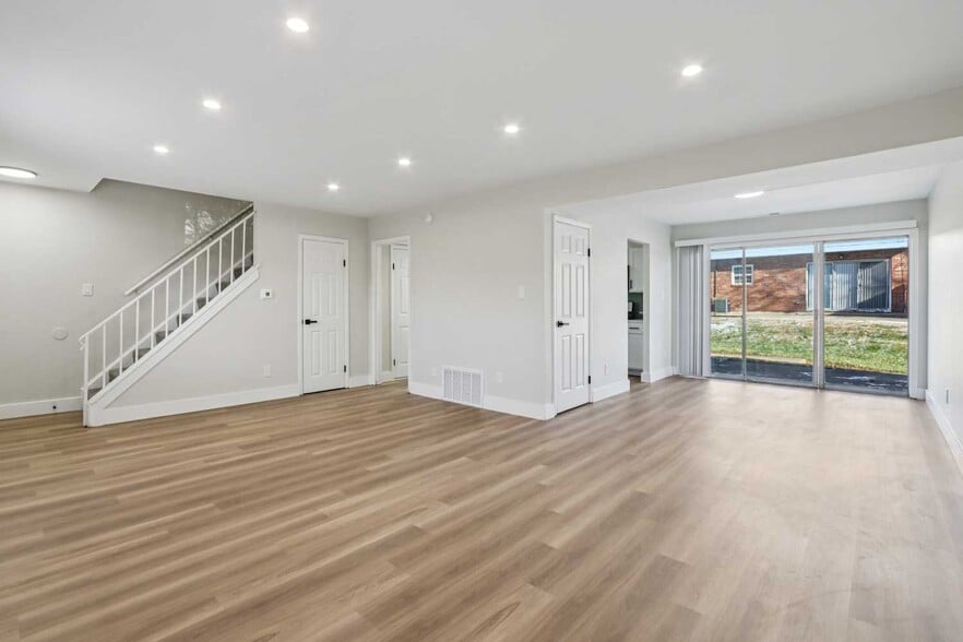 Building Photo - Williamsburg North