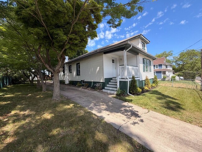 Building Photo - Stunning 3 bedroom 2 bathroom single family house available in Asbury Park!