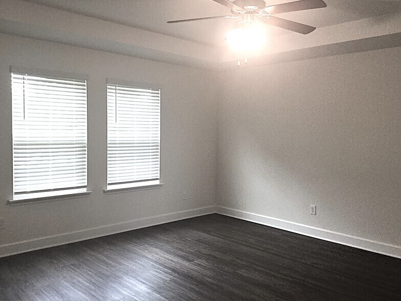 Building Photo - 221 Crestrun Loop