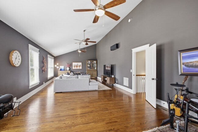 Building Photo - 1102 Caldwell Ave