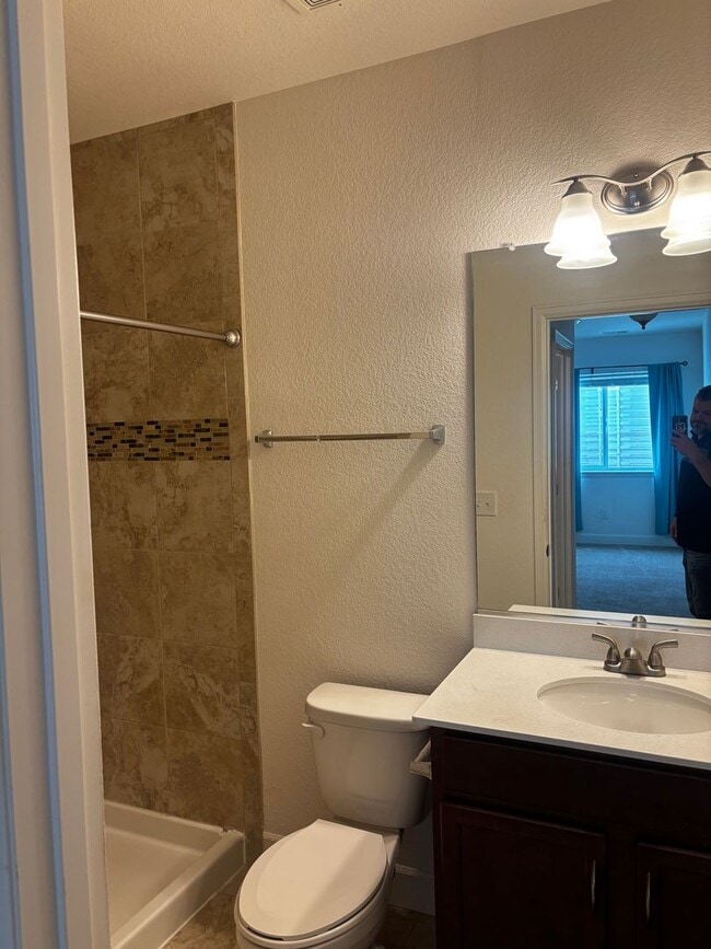 Building Photo - Available now 3bd 3.5 ba .Town home for rent located near Buckley AFB between Smokey hill and Qui...