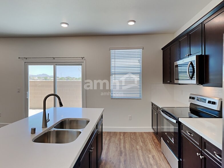 Building Photo - 6050 Theodore St