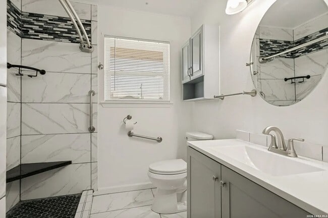 Building Photo - 207 Balboa Dr