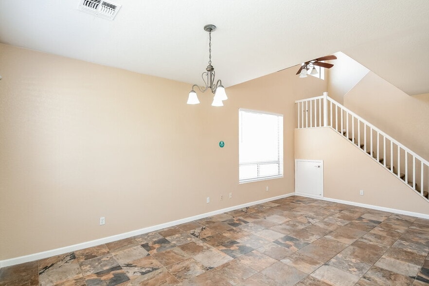 Building Photo - 810 E Rossi Ct
