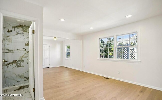 Building Photo - 99 Ravine Dr