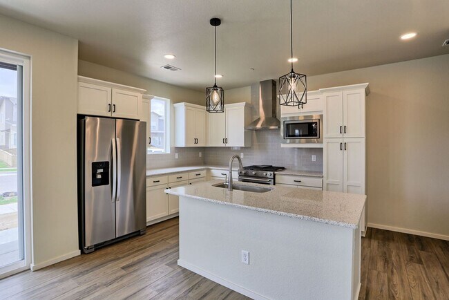 Building Photo - 4768 Champlain Dr