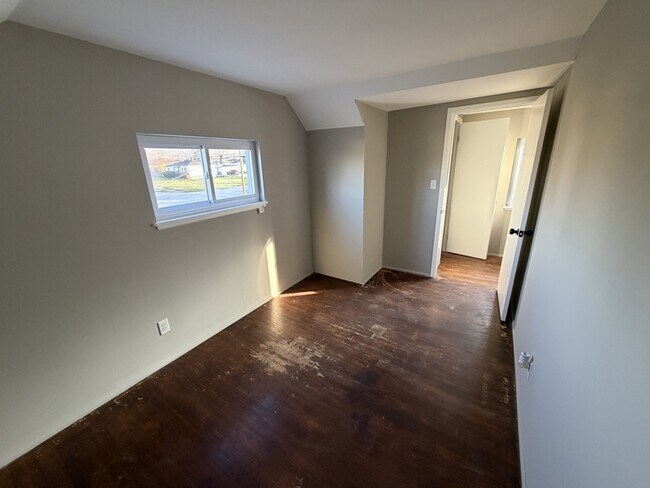 Building Photo - 4300 E 175th St