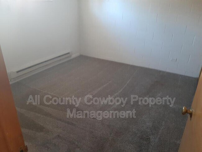 Building Photo - 1000 E Garfield St