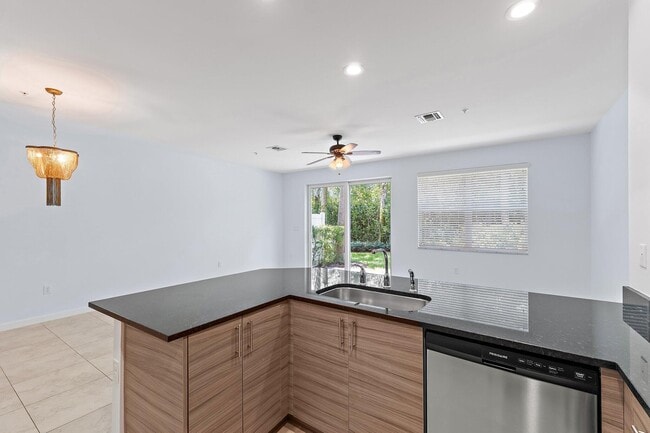 Building Photo - 6257 SE Fauna Ter