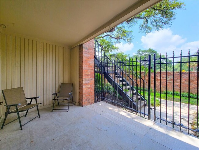 Building Photo - 1601 S Shepherd Dr