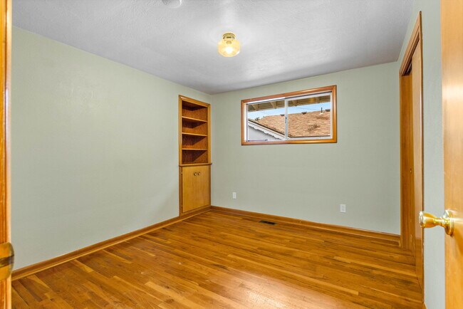 Building Photo - 2230 Jasper Way NW