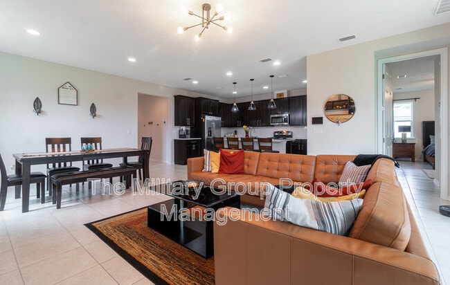 Building Photo - 1837 Amberly Dr