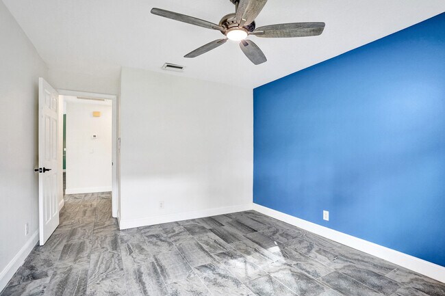 Building Photo - 8062 Cassia Dr