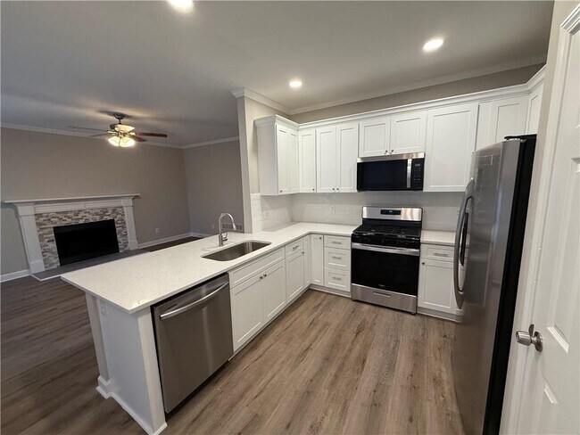 Building Photo - 2011 Town Lake Hills W