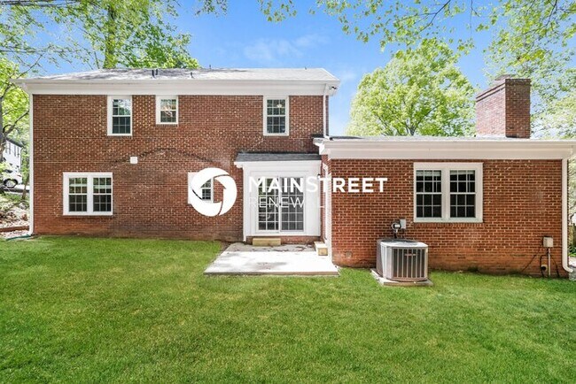 Building Photo - 4 Bedroom Pet-Friendly Home in CHARLOTTE, ...