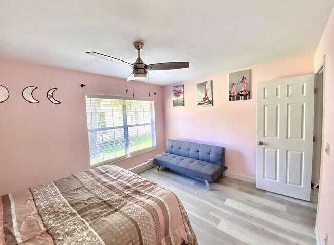 Building Photo - 6106 Everglades Dr