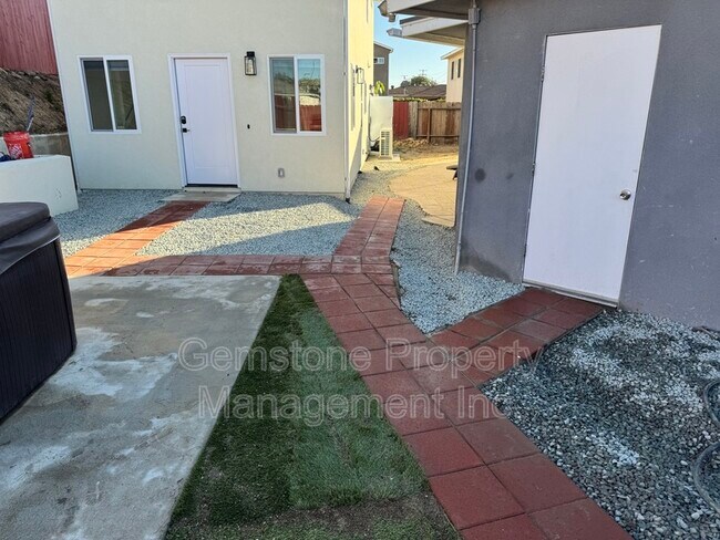 Building Photo - 5263 Tipton St