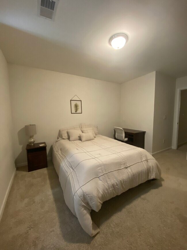 Building Photo - 158 Silver Run Pl