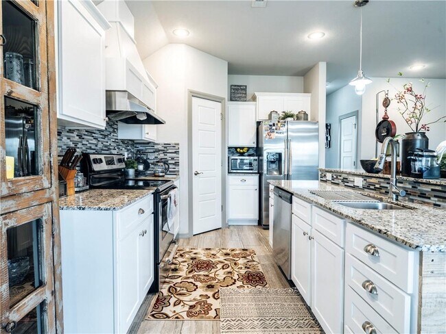 Building Photo - 130 Cisterna Dr