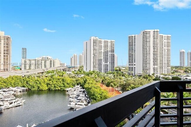 Building Photo - 3500 Mystic Pointe Dr