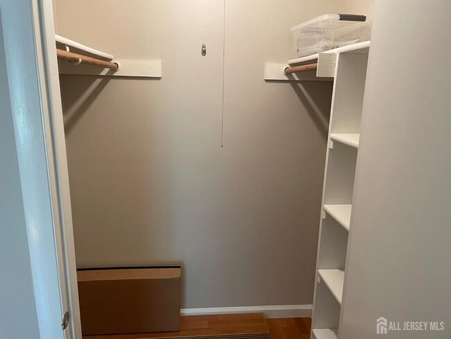 Building Photo - 911 Ravens Crest Dr