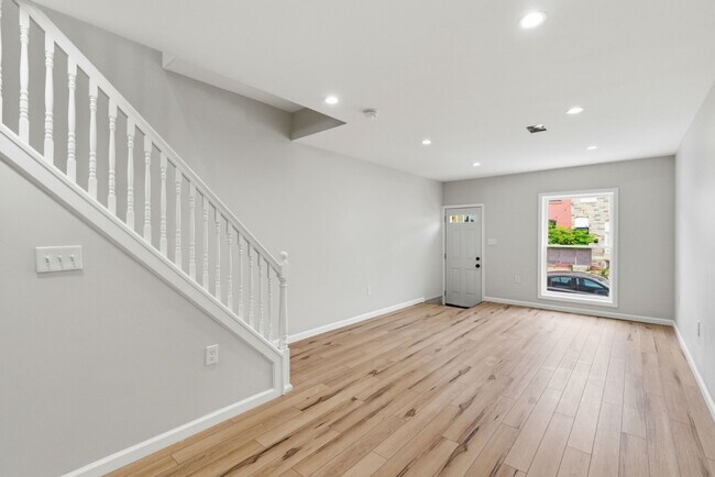 Building Photo - 2427 Ashland Ave