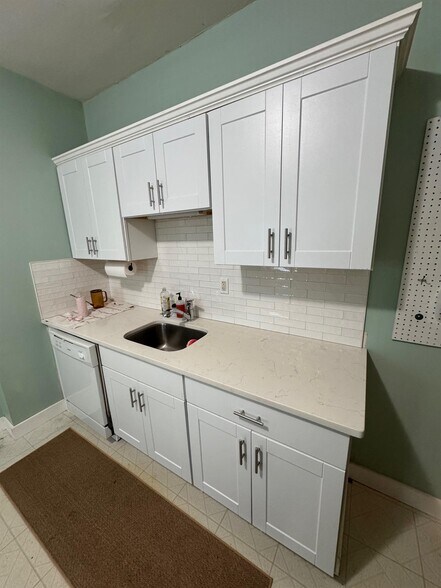 Building Photo - 22 Spencer Ave