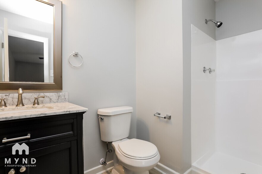 Building Photo - 908 Waring St