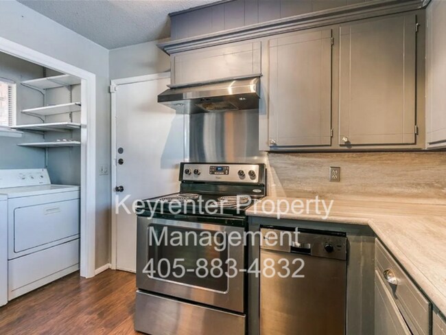 Building Photo - 507 NE 61st St