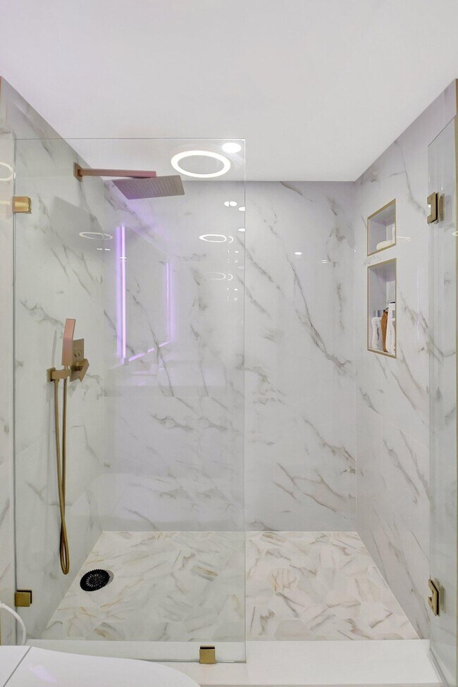 Building Photo - 5440 N Ocean Dr