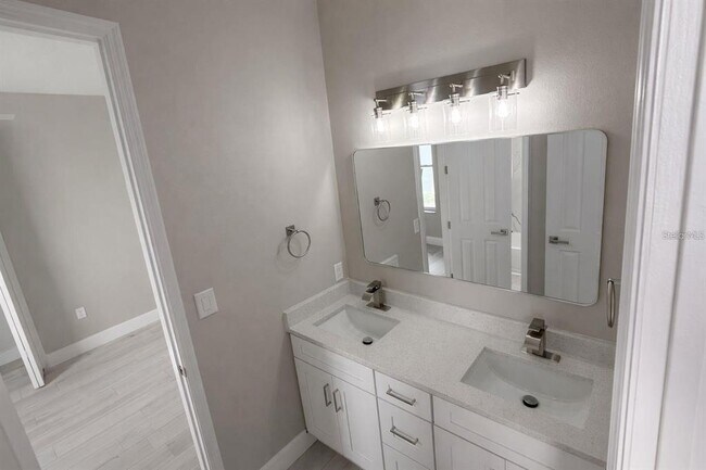 Building Photo - 3504 Valleyview Dr