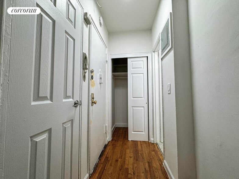 Building Photo - 1409 2nd Ave