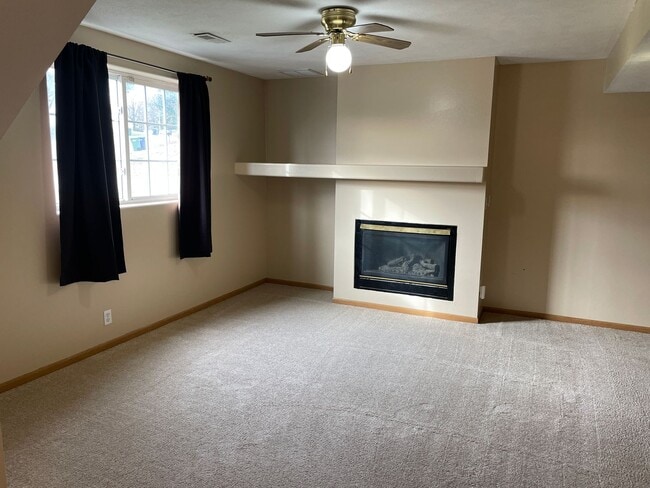 Building Photo - Beautiful Home in Bellevue for Rent!!!