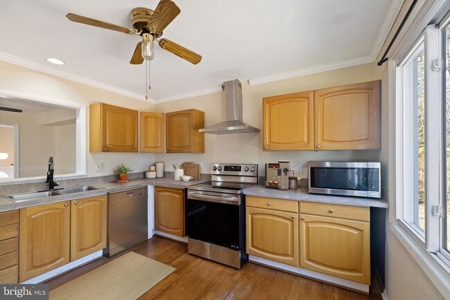 Building Photo - 1032 Pinecrest Dr