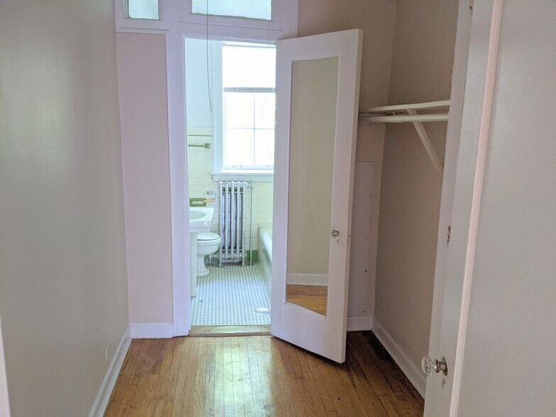 Building Photo - 905 Elmwood Ave