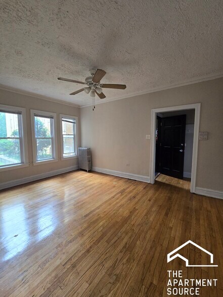 Primary Photo - 4933 N Whipple St