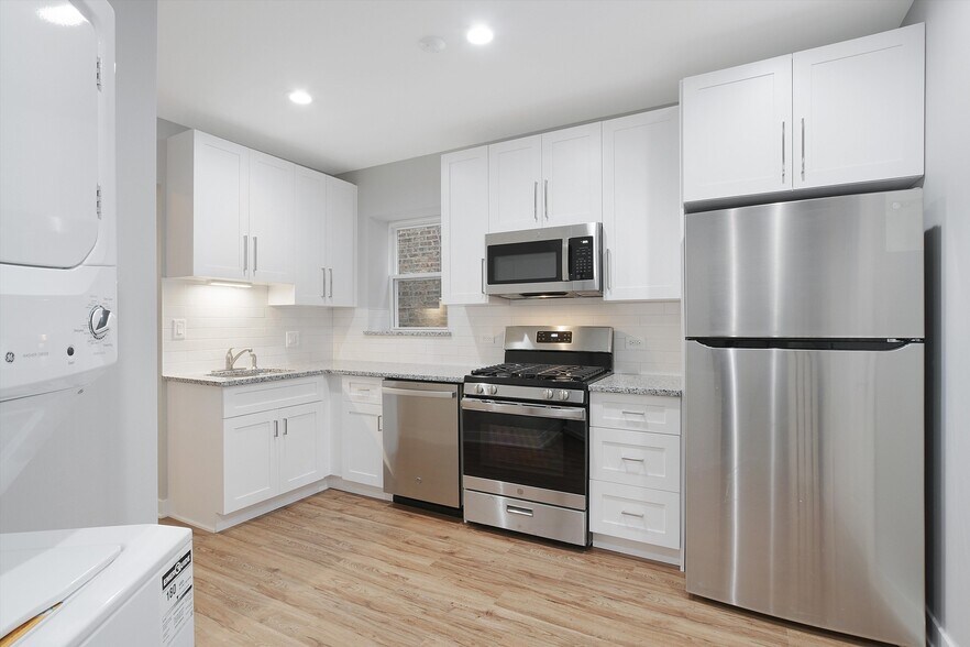 Building Photo - 5746 N Maplewood Ave