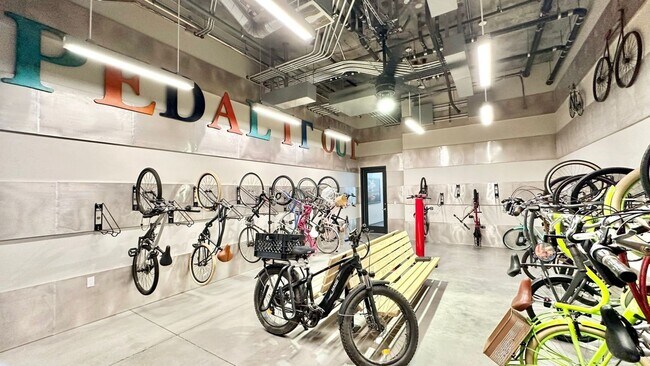 Building Photo - 355 N Cleveland St