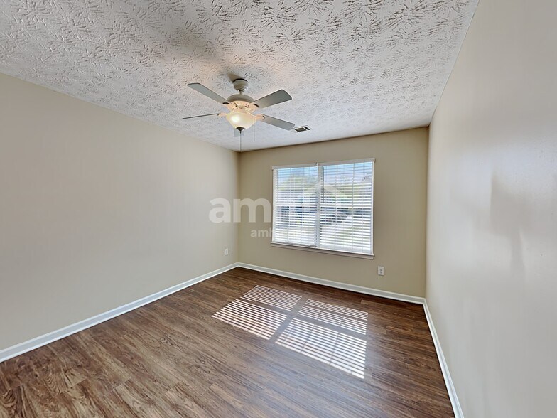 Building Photo - 714 Baskins Cir