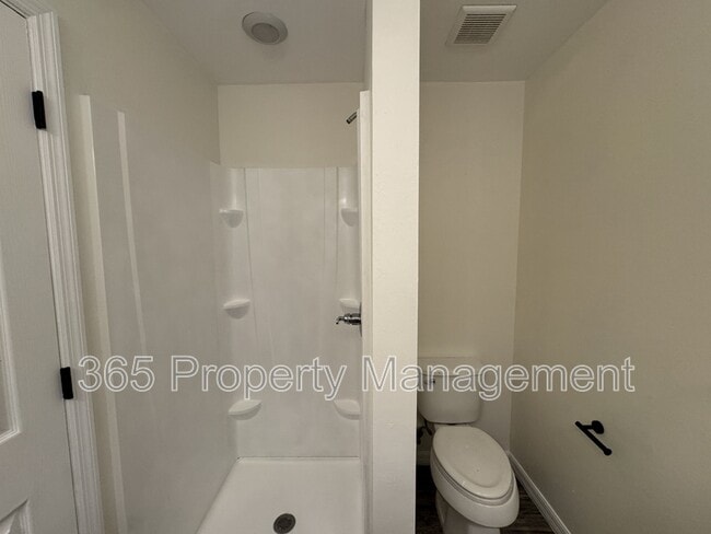 Building Photo - 1195 Highlands Rd