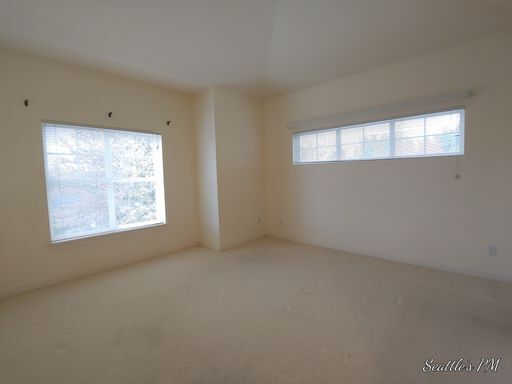 Building Photo - Beautiful 2 Bedroom Townhome in Issaquah- ...