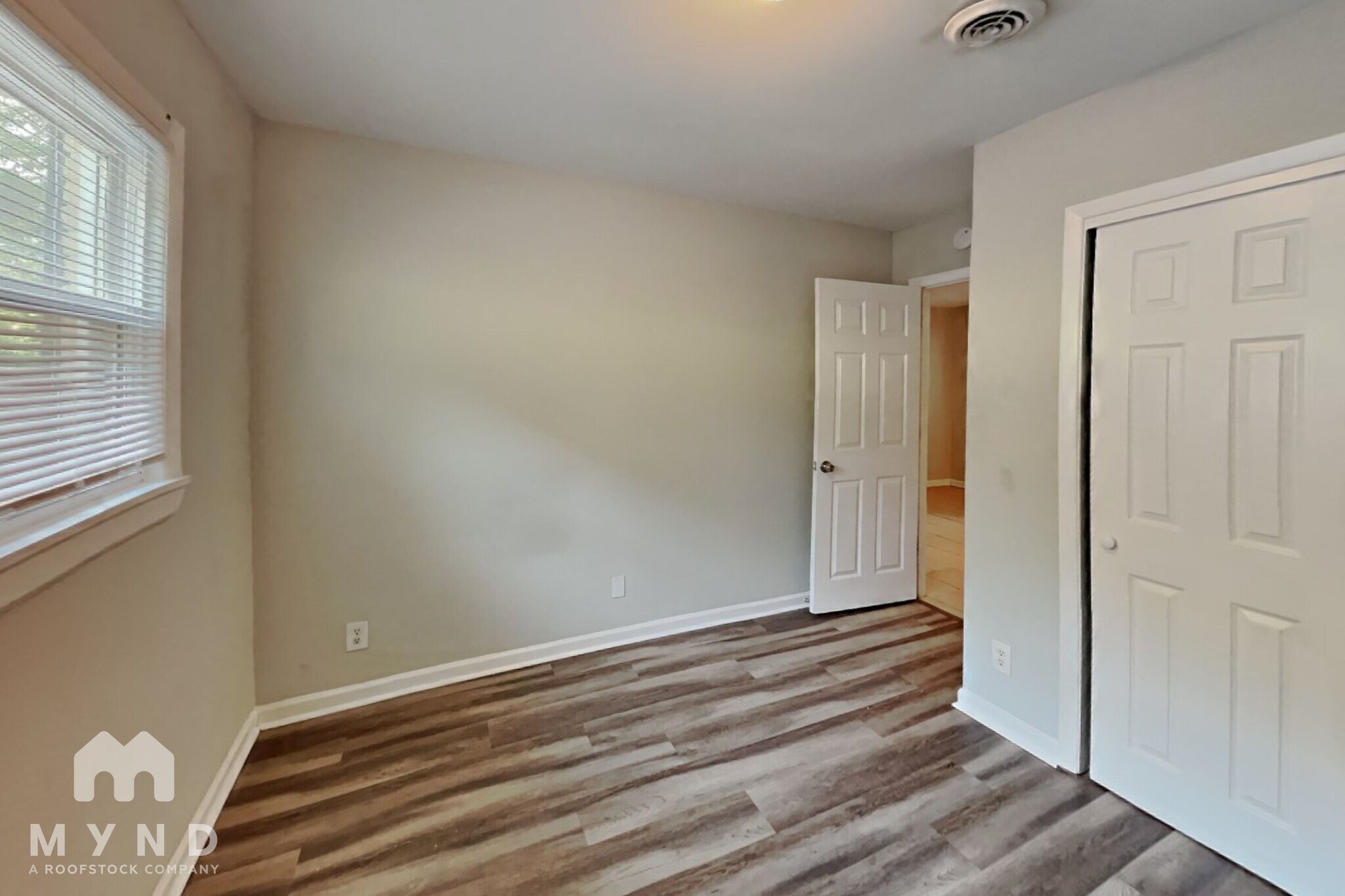 Building Photo - 2715 Carriage Ln