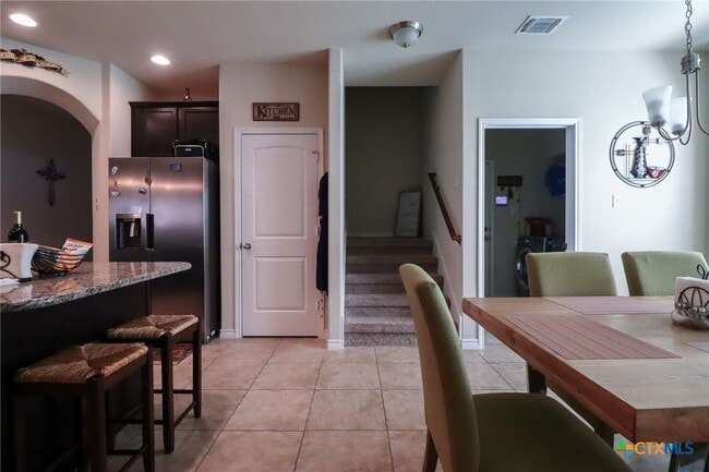 Building Photo - 802 Valentino Dr