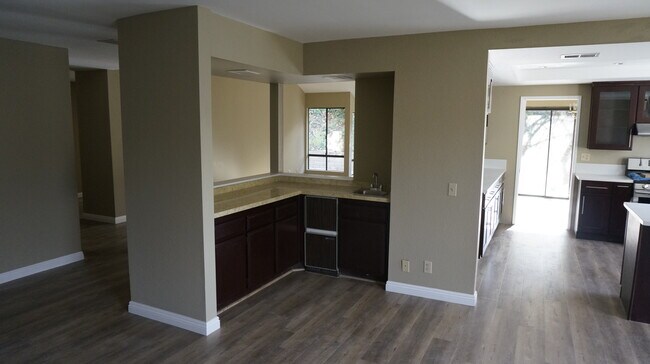Building Photo - 16268 Glencove Dr