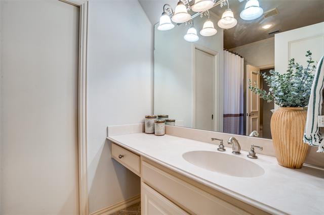 Building Photo - 5902 Arrowhead Dr