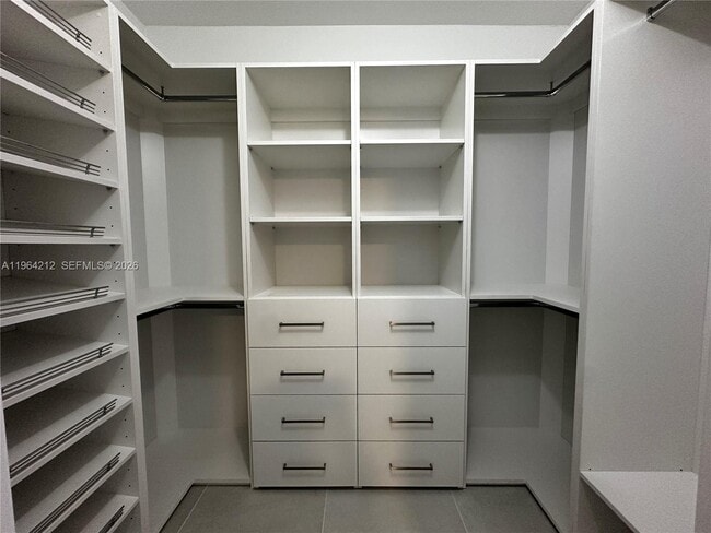 Building Photo - 10625 SW 112th Ave