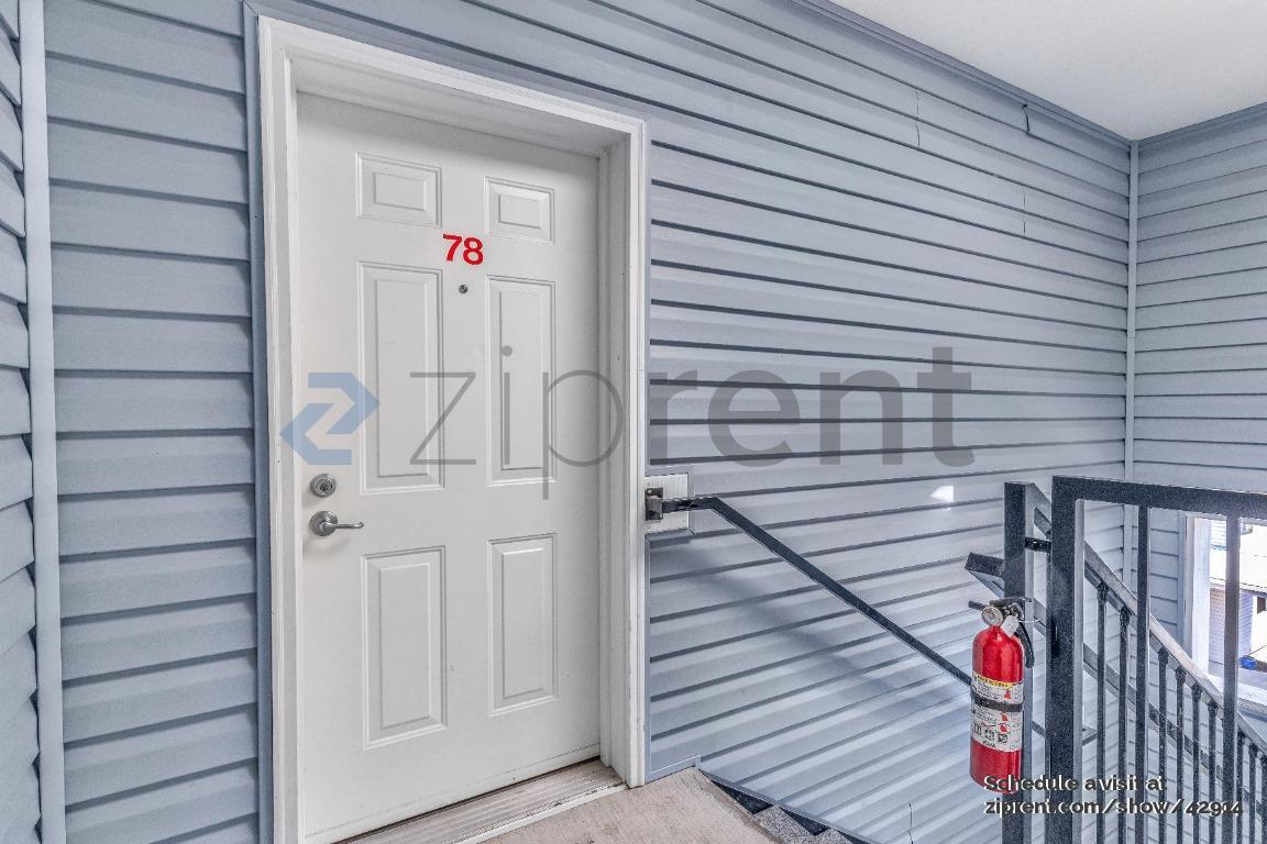 Building Photo - 12231 SE Bush St