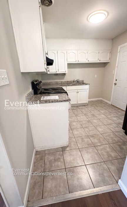 Building Photo - 200 Woodward Dr