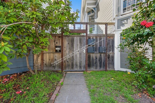 Building Photo - 3BD/1BA First-Floor Unit in West Oakland Duplex – All Utilities Included | $2,999/mo