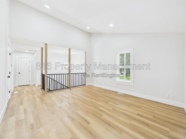 Building Photo - 9524 Manning Ave